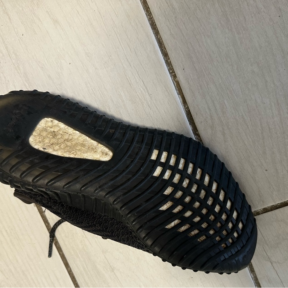Yeezy 350 Black - Picture 2 of 7